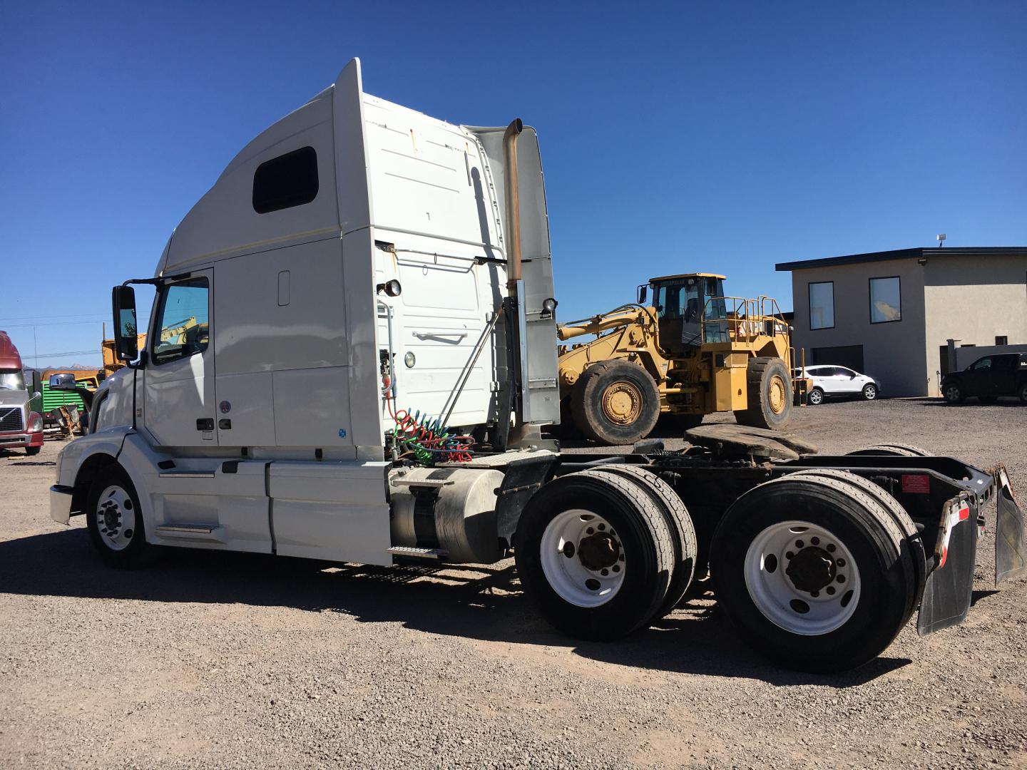 TRACTOCAMION VOLVO VNL64